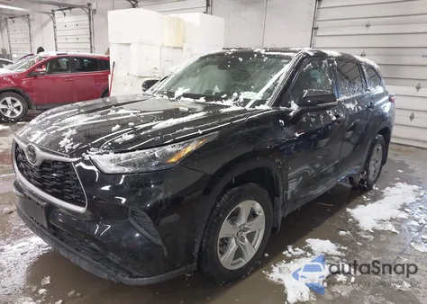 2023 Toyota Highlander L z USA, uszkodzony, nr VIN 5TDKDRBH3PS002417